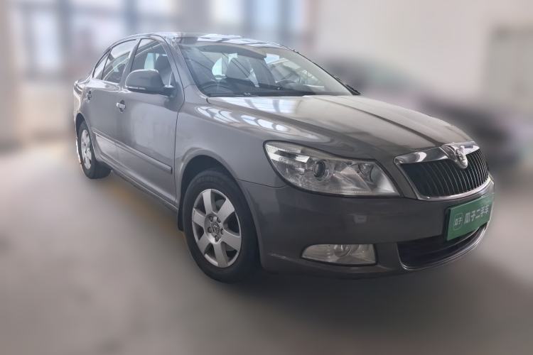 Used Skoda Octavia 2010 1.6L Automatic Eado Edition Front Right 45 Deg