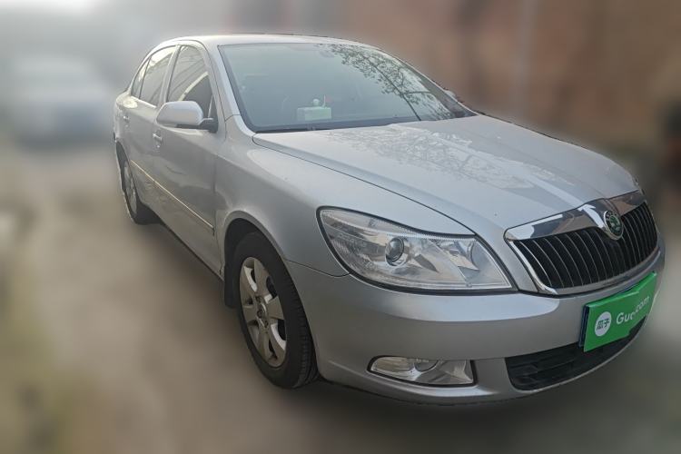 Used Skoda Octavia 2010 2.0L Manual Yijun Edition Front Right 45 Deg