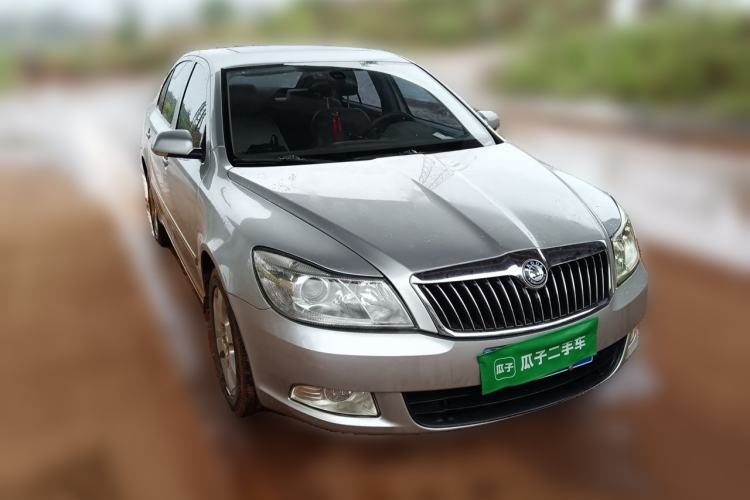 Used Skoda Octavia 2010 1.6L Manual Eado Edition Front Right 45 Deg