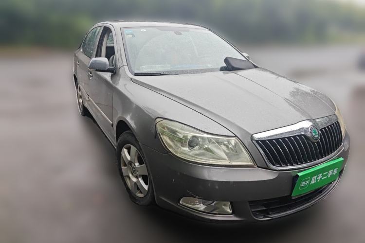 Used Skoda Octavia 2010 1.6L Automatic Yijun Edition Front Right 45 Deg