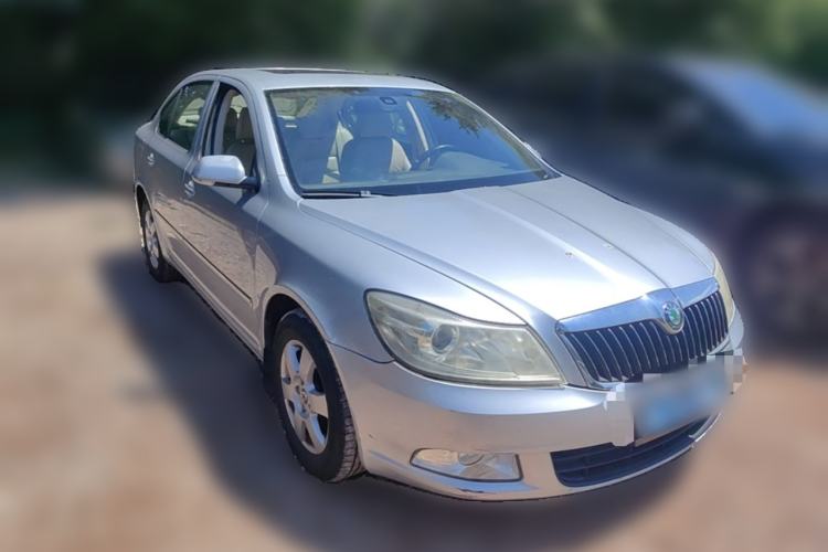 Used Skoda Octavia 2010 1.6L Manual - Yijun Version Front Right 45 Deg
