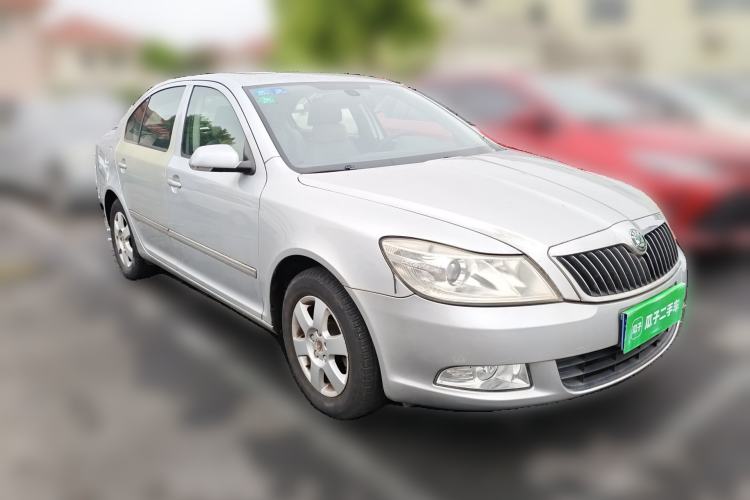 Used Skoda Octavia 2010 1.6L Automatic Yijun Edition Front Right 45 Deg