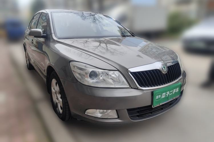 Used Skoda Octavia 2010 1.6L Manual Eado Edition Front Right 45 Deg