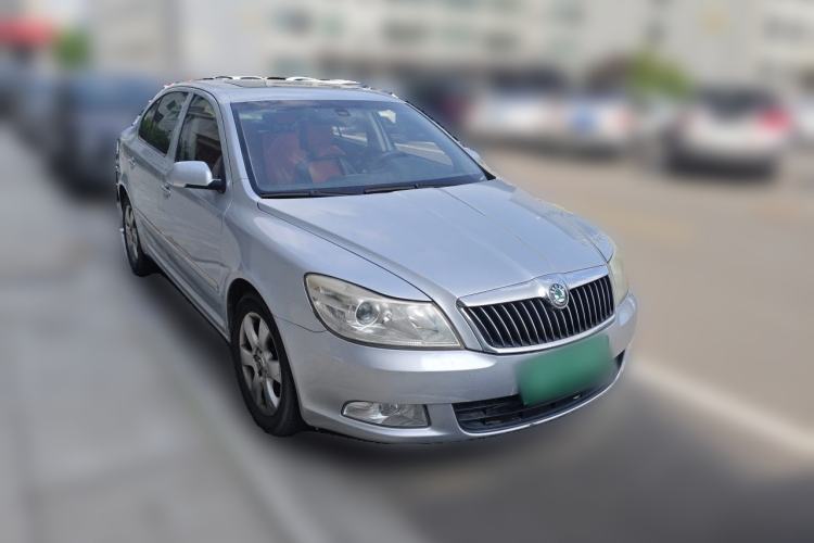 Used Skoda Octavia 2010 1.6L Manual - Yijun Version Front Right 45 Deg