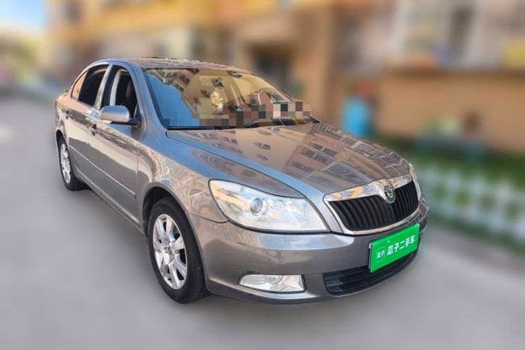 Used Skoda Octavia 2010 1.6L Automatic Eado Edition Front Right 45 Deg