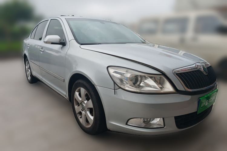 Used Skoda Octavia 2010 1.6L Automatic Yijun Edition Front Right 45 Deg