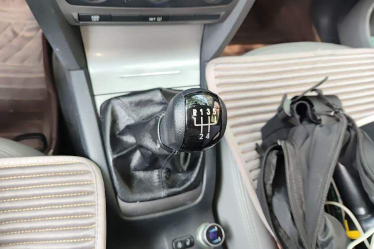 Used Skoda Octavia 2010 1.4 TSI Manual Yijun Edition Gear Lever