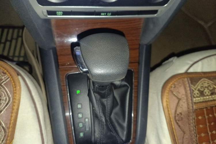 Used Skoda Octavia 2010 1.6L Automatic Yijun Edition Gear Lever
