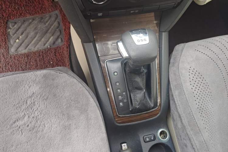 Used Skoda Octavia 2010 1.8TSI DSG Yijun Edition Gear Lever