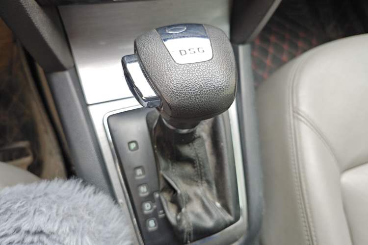 Used Skoda Octavia 2010 1.4TSI DSG Yijun Edition Gear Lever