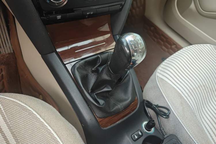 Used Skoda Octavia 2010 2.0L Manual Yijun Edition Gear Lever