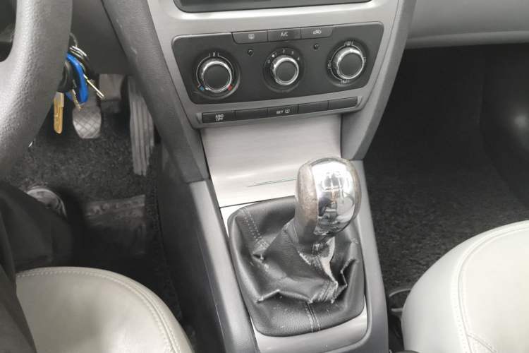 Used Skoda Octavia 2010 1.4 TSI Manual Yijun Edition Gear Lever