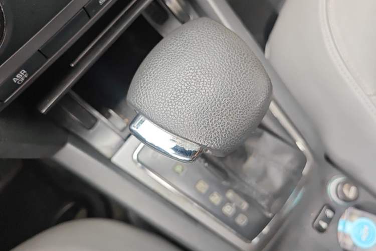 Used Skoda Octavia 2010 1.6L Automatic Yijun Edition Gear Lever