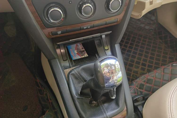 Used Skoda Octavia 2010 1.6L Manual - Yijun Version Gear Lever