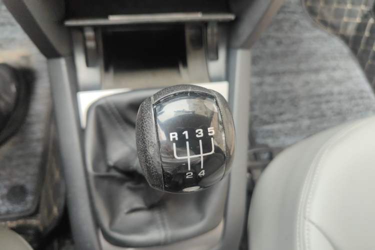 Used Skoda Octavia 2010 1.6L Manual Eado Edition Gear Lever