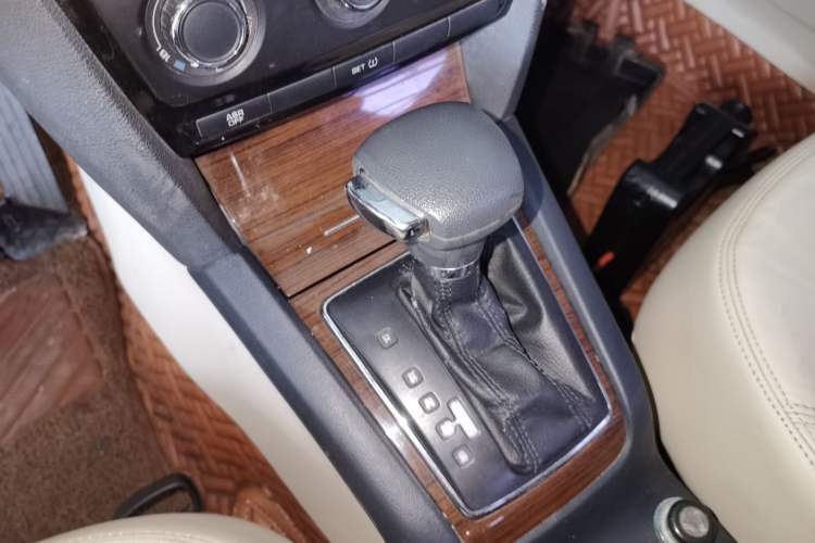 Used Skoda Octavia 2010 2.0L Automatic Yijun Edition Gear Lever