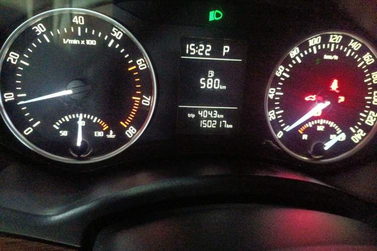 Used Skoda Octavia 2010 1.6L Automatic Yijun Edition Odometer Close Up