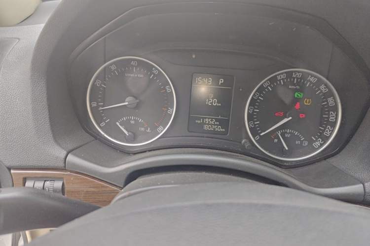 Used Skoda Octavia 2010 1.8TSI DSG Yijun Edition Odometer Close Up