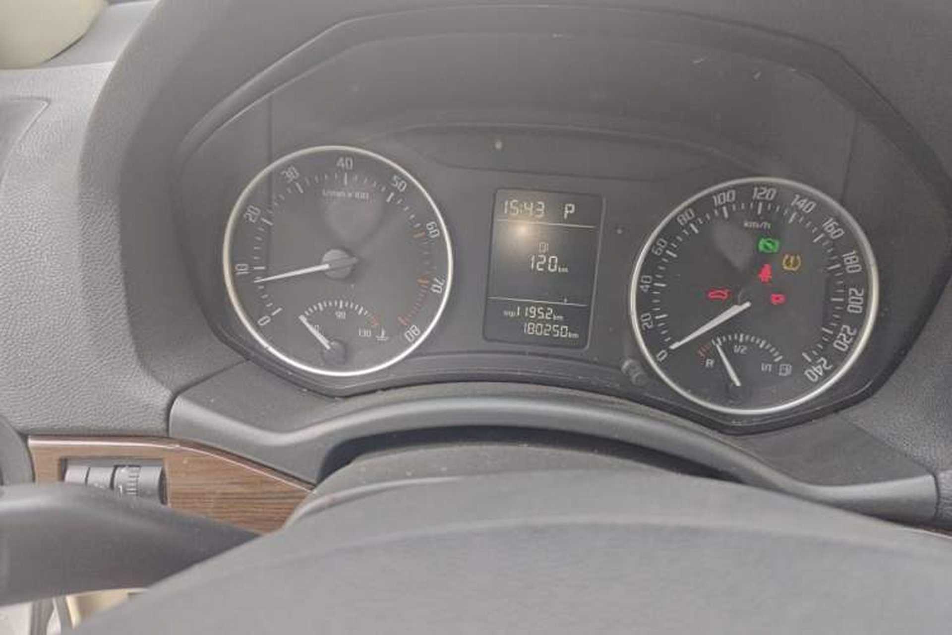 Used Skoda Octavia 2010 1.8TSI DSG Yijun Edition Odometer Close Up