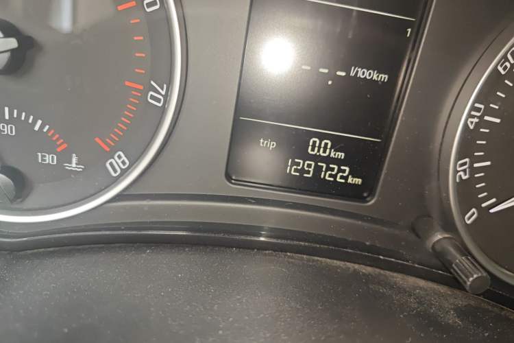 Used Skoda Octavia 2010 2.0L Manual Yijun Edition Odometer Close Up