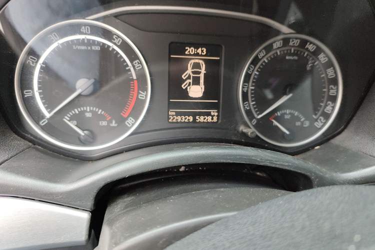 Used Skoda Octavia 2010 2.0 TSI RS Odometer Close Up
