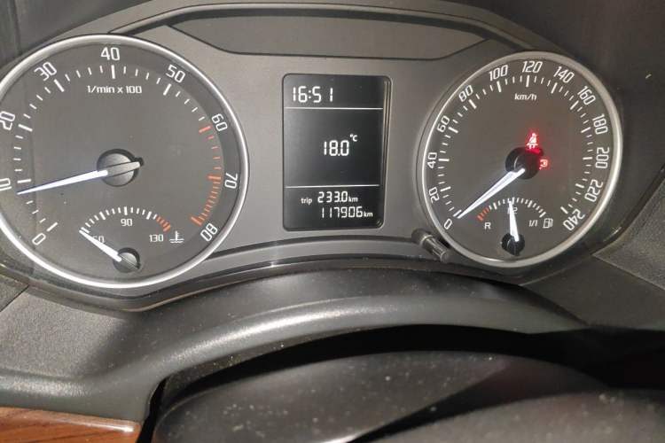 Used Skoda Octavia 2010 1.6L Manual - Yijun Version Odometer Close Up