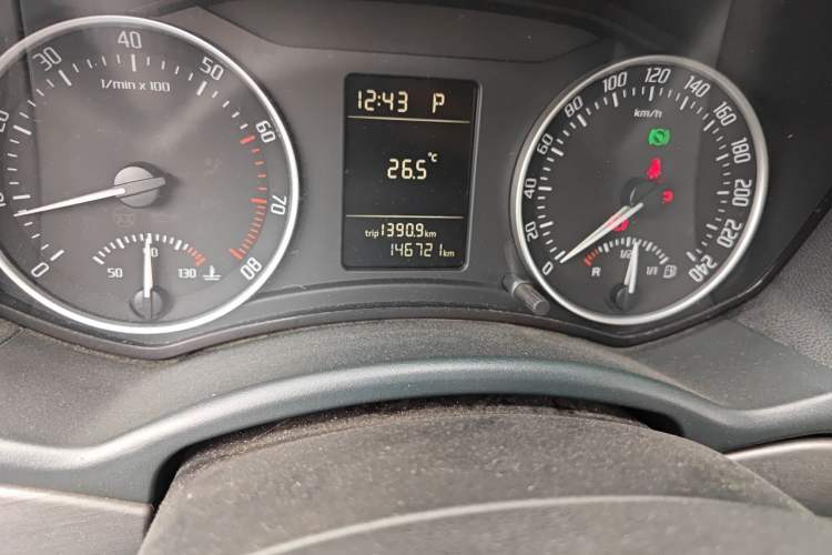 Used Skoda Octavia 2010 1.6L Automatic Yijun Edition Odometer Close Up