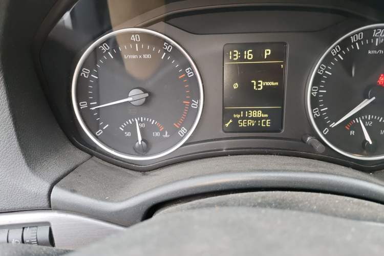 Used Skoda Octavia 2010 1.6L Automatic Yijun Edition Odometer Close Up