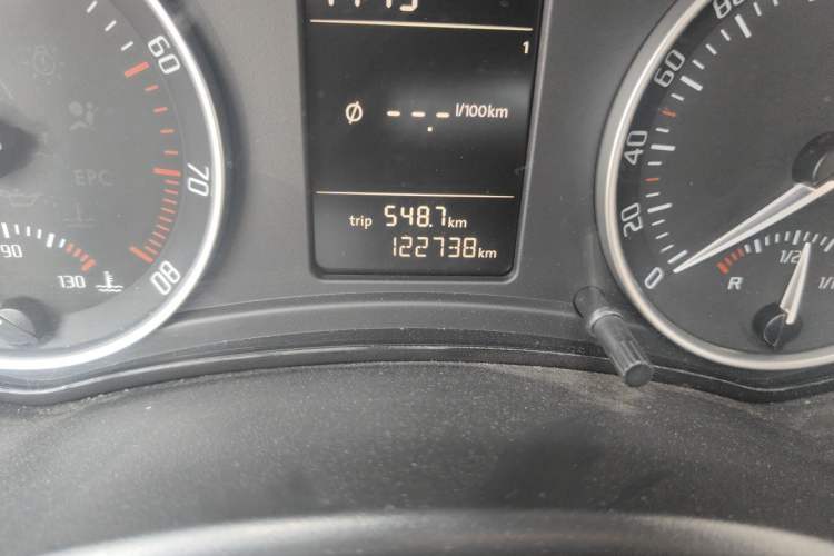 Used Skoda Octavia 2010 1.6L Manual Eado Edition Odometer Close Up