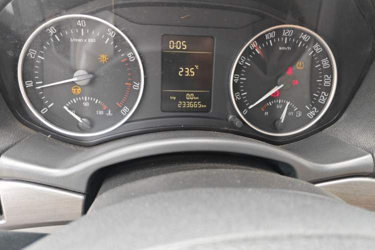 Used Skoda Octavia 2010 1.6L Manual - Yijun Version Odometer Close Up