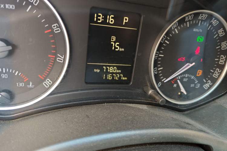 Used Skoda Octavia 2010 1.6L Automatic Yijun Edition Odometer Close Up