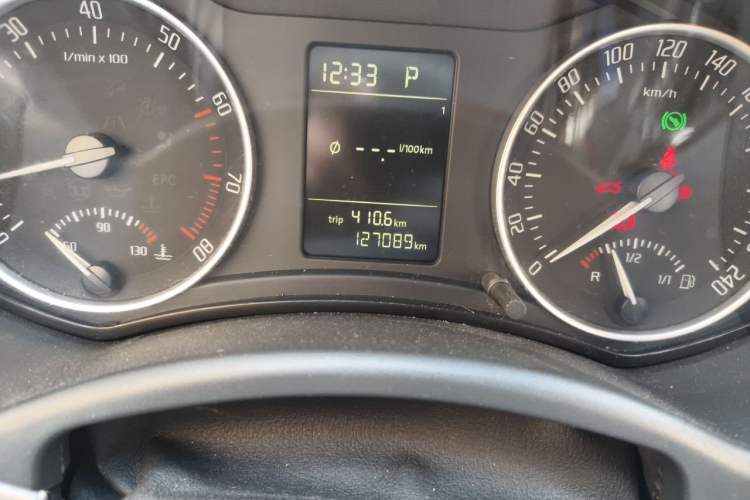 Used Skoda Octavia 2010 1.6L Automatic Eado Edition Odometer Close Up