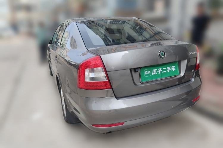 Used Skoda Octavia 2010 1.6L Manual Eado Edition Rear Left 45 Deg