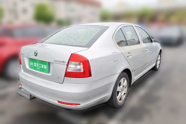 Used Skoda Octavia 2010 1.6L Automatic Yijun Edition Rear Right 45 Deg