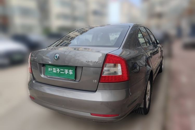 Used Skoda Octavia 2010 1.6L Manual Eado Edition Rear Right 45 Deg