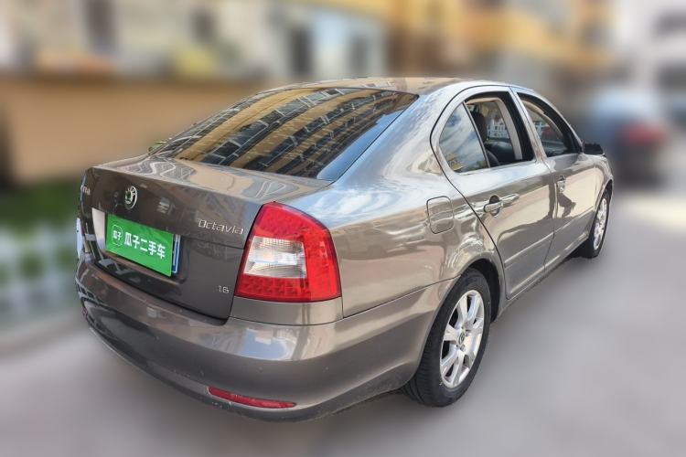 Used Skoda Octavia 2010 1.6L Automatic Eado Edition Rear Right 45 Deg