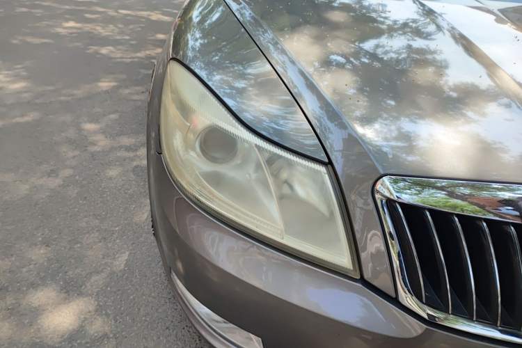 Used Skoda Octavia 2010 1.4 TSI Manual Yijun Edition Right Front Headlight