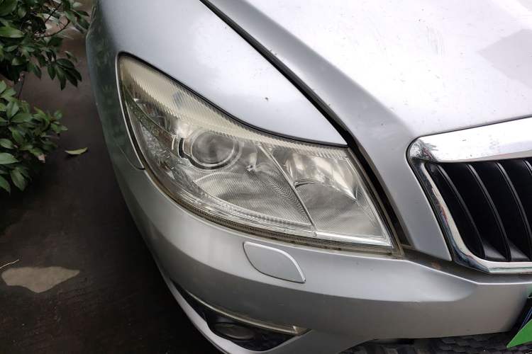 Used Skoda Octavia 2010 2.0 TSI RS Right Front Headlight
