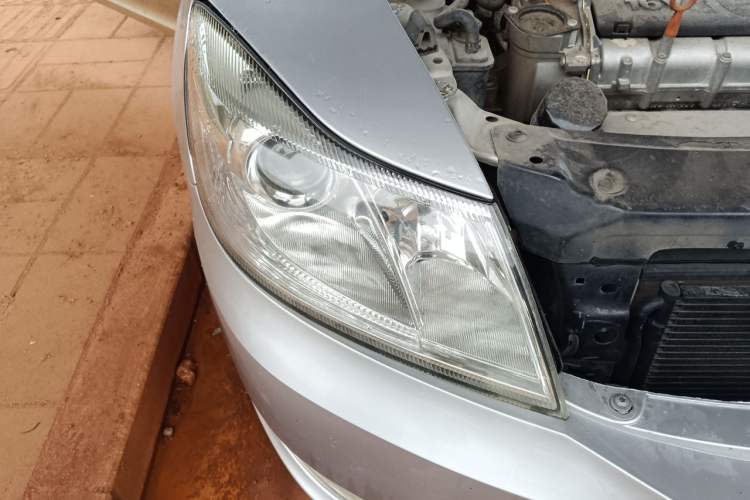 Used Skoda Octavia 2010 1.6L Manual Eado Edition Right Front Headlight