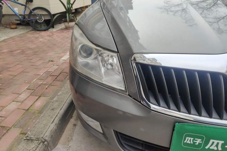 Used Skoda Octavia 2010 1.6L Manual Eado Edition Right Front Headlight