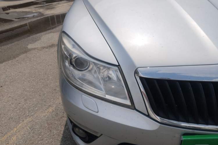 Used Skoda Octavia 2010 2.0 TSI RS Right Front Headlight