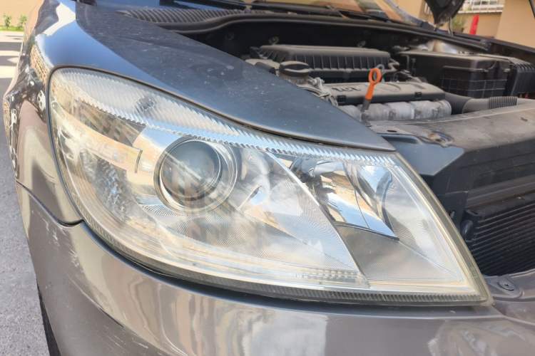 Used Skoda Octavia 2010 1.6L Automatic Eado Edition Right Front Headlight