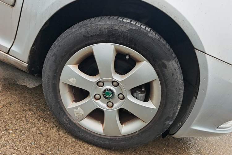Used Skoda Octavia 2010 1.6L Automatic Yijun Edition Right Front Wheel Hub