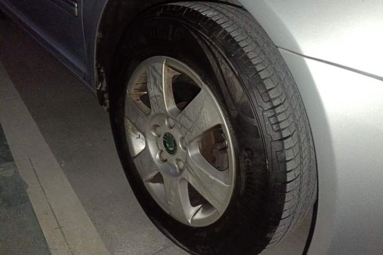 Used Skoda Octavia 2010 1.6L Automatic Yijun Edition Right Front Wheel Hub
