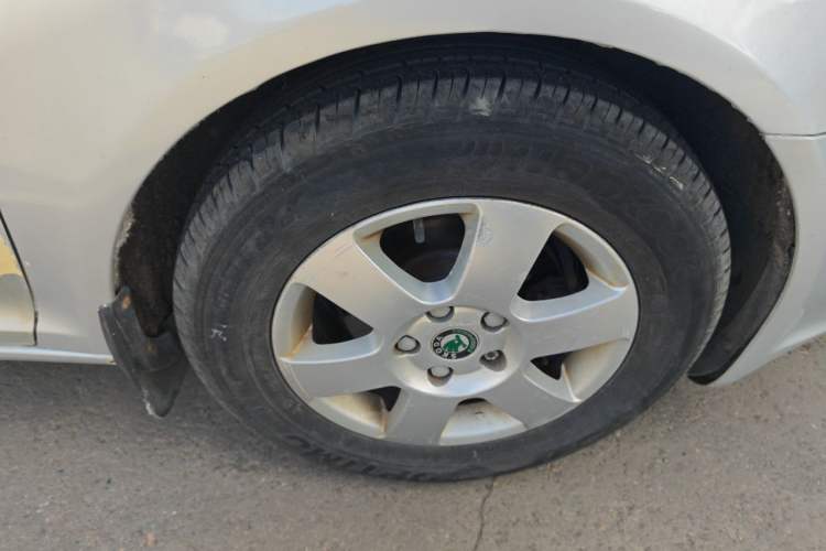 Used Skoda Octavia 2010 1.6L Manual - Yijun Version Right Front Wheel Hub