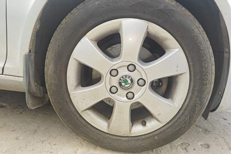 Used Skoda Octavia 2010 2.0L Manual Yijun Edition Right Front Wheel Hub