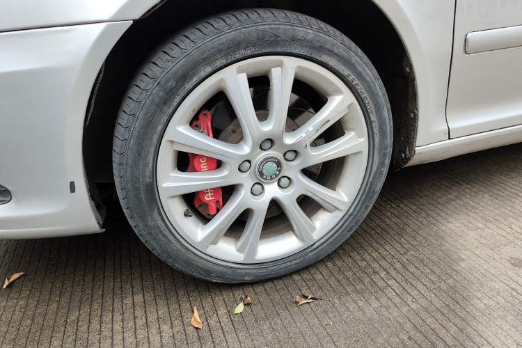 Used Skoda Octavia 2010 2.0 TSI RS Right Front Wheel Hub