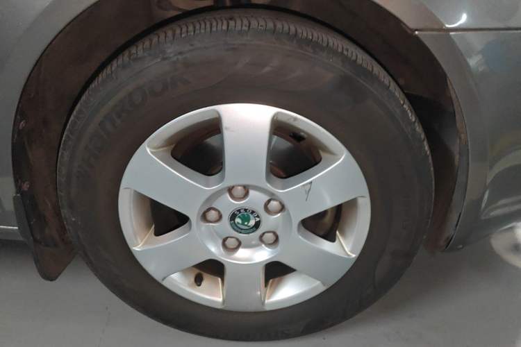 Used Skoda Octavia 2010 1.6L Manual - Yijun Version Right Front Wheel Hub