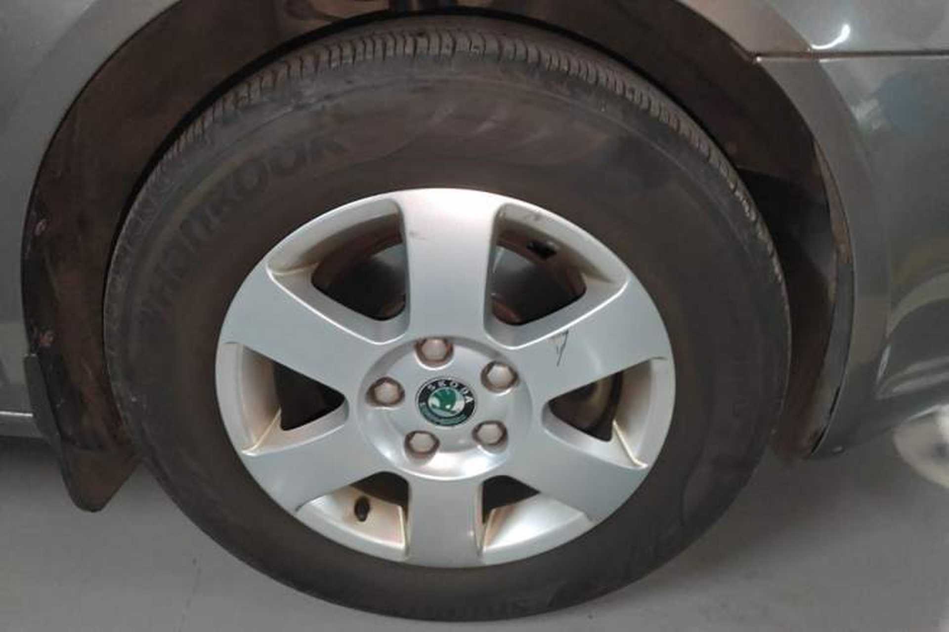 Used Skoda Octavia 2010 1.6L Manual - Yijun Version Right Front Wheel Hub