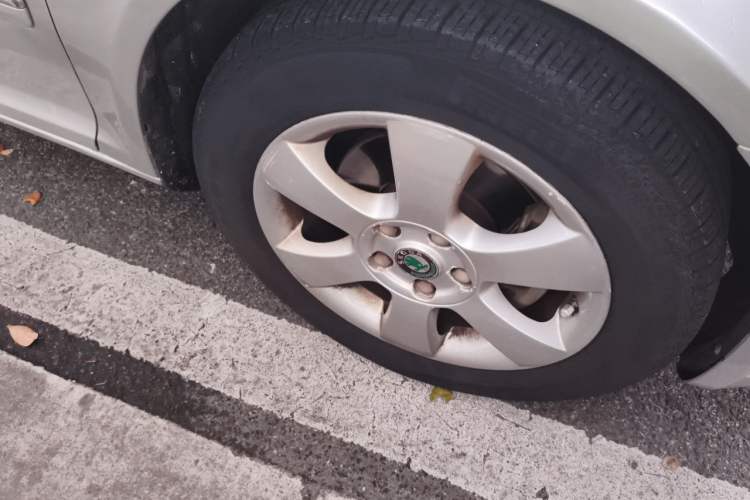 Used Skoda Octavia 2010 1.4 TSI Manual Yijun Edition Right Front Wheel Hub